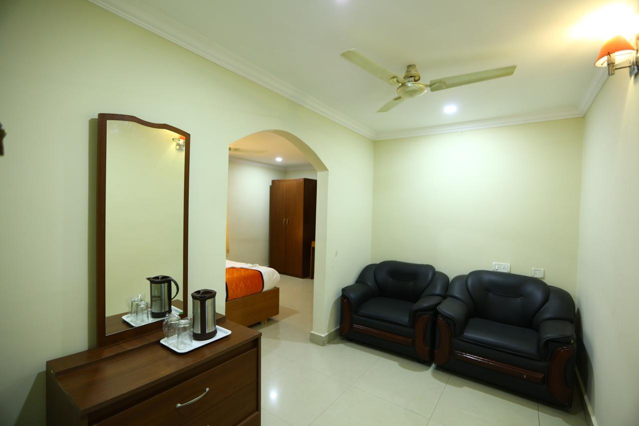 The Sholling Residency Hotel Chennai Exterior photo